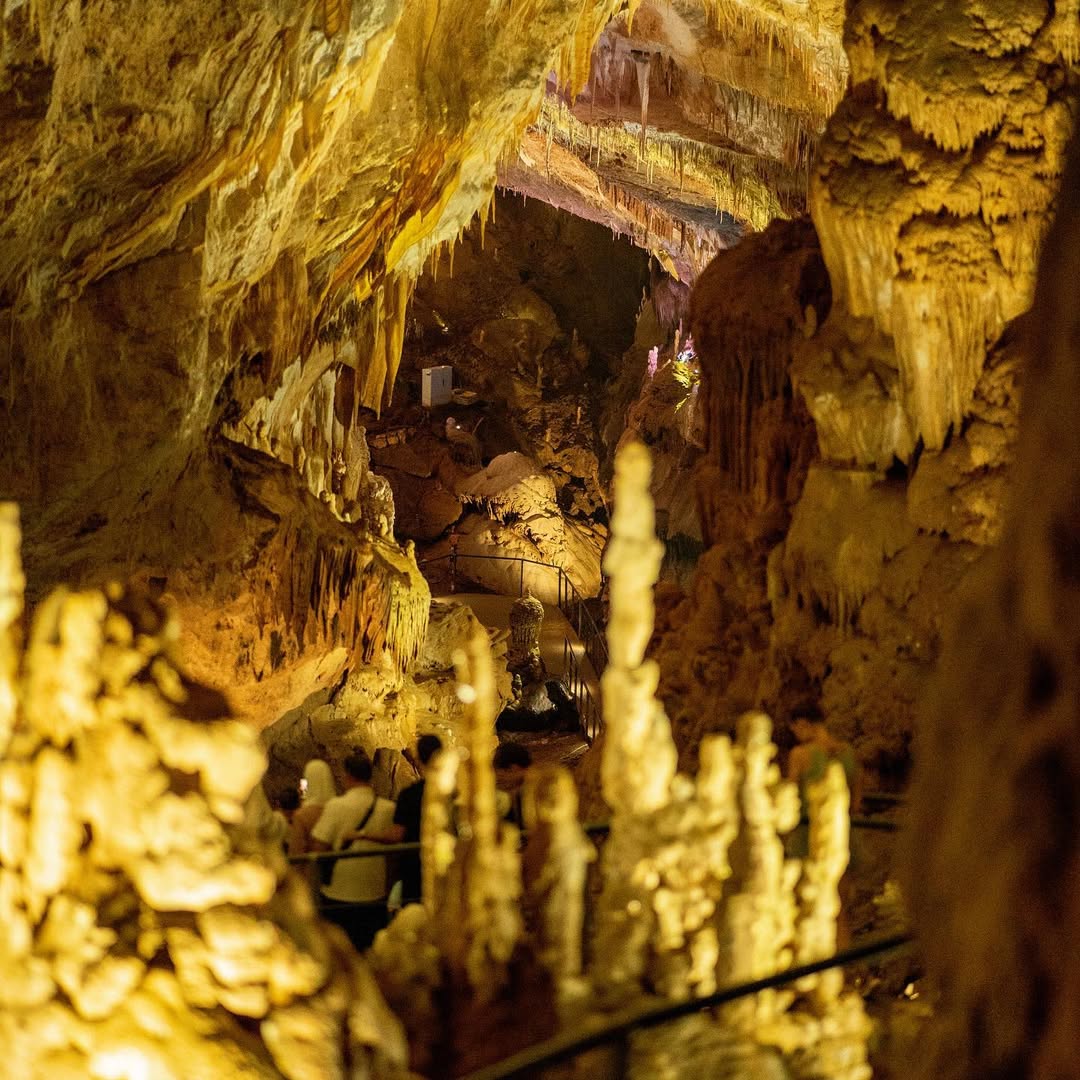 Prometheus Cave Haupthalle